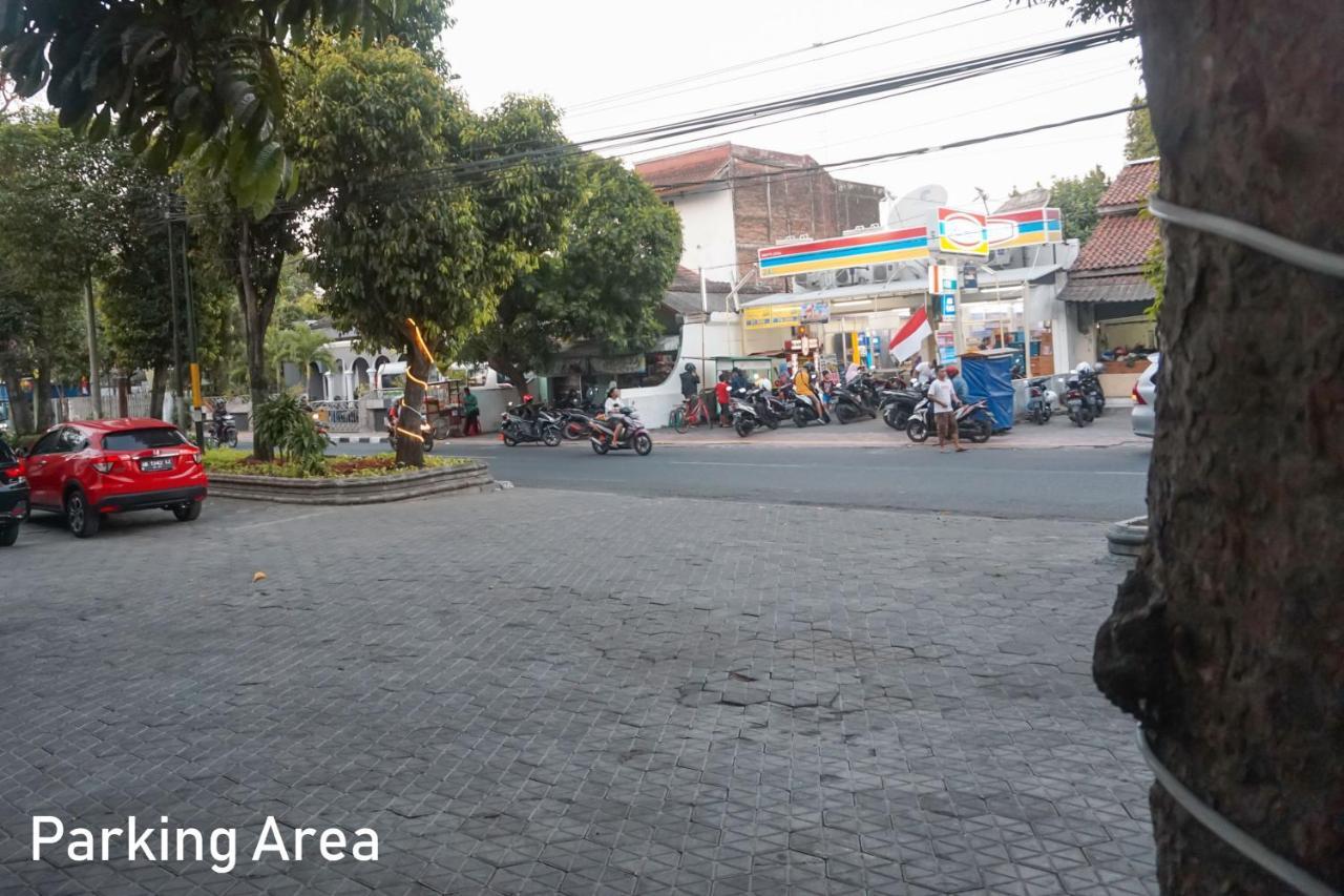 Al Ashri Inn By Urban Jogjakarta Buitenkant foto